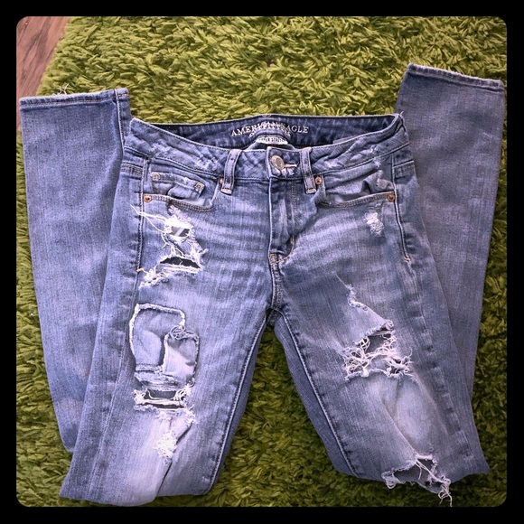 American Eagle Outfitters Denim - American Eagle Destroyed Skinny Jeans Size 2